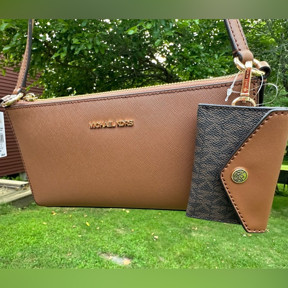 Michael Kors Vincent Leather Pochette with Card Case NWT - Picture 4 of 8